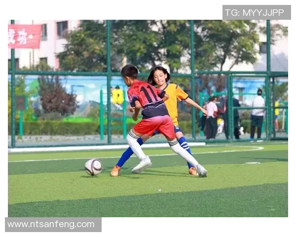 探索足球游戏器械的创新与发展助力青少年运动成长之路